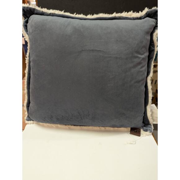 UGG Bliss Sherpa 21" x 21"  New White Duck Feather Blue white Pillow w/ Insert - Picture 1 of 6